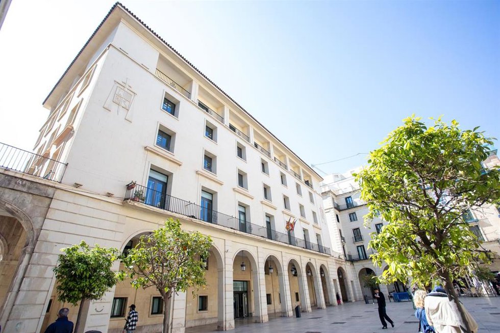 Archivo - Fachada de la Audiencia Provincial de Alicante