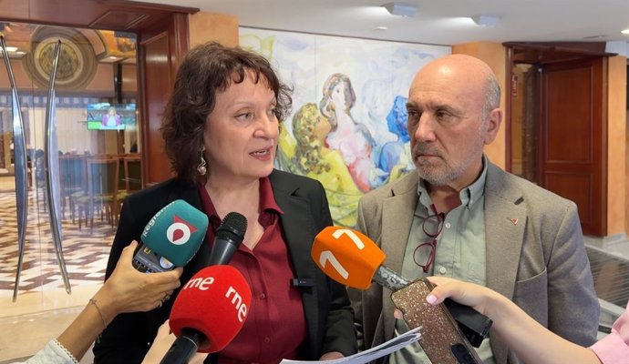 Los diputados regionales de Podemos-IU-AV, María Marín y José Luis Álvarez-Castellanos