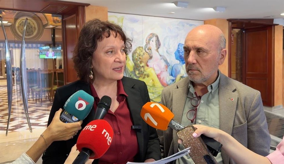 Los diputados regionales de Podemos-IU-AV, María Marín y José Luis Álvarez-Castellanos