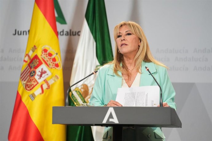 La consejera de Economía, Hacienda, Fondos Europeos y Diálogo Social de la Junta de Andalucía y portavoz del Gobierno, Carolina España, interviene en la rueda de prensa tras el Consejo de gobierno. A 06 de mayo de 2026, en Sevilla (Andalucía, España).
