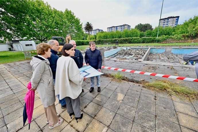 El Ayuntamiento comienza la remodelación de la piscina polivalente del Complejo Ruth Beitia
