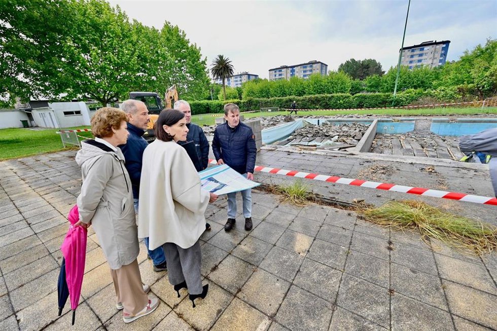 El Ayuntamiento comienza la remodelación de la piscina polivalente del Complejo Ruth Beitia