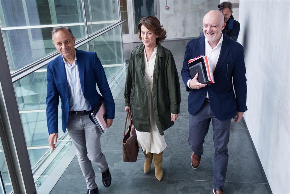 La expresidenta del Gobierno de Navarra Yolanda Barcina comparece ante la Comisión de Investigación sobre adjudicaciones públicas, en el Parlamento de Navarra, a 6 de mayo de 2026, en Pamplona, Navarra (España).