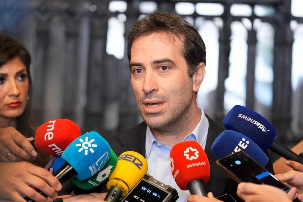 El vicepresidente primero del Gobierno, Carlos Cuerpo, en una atención a medios en Sevilla.
