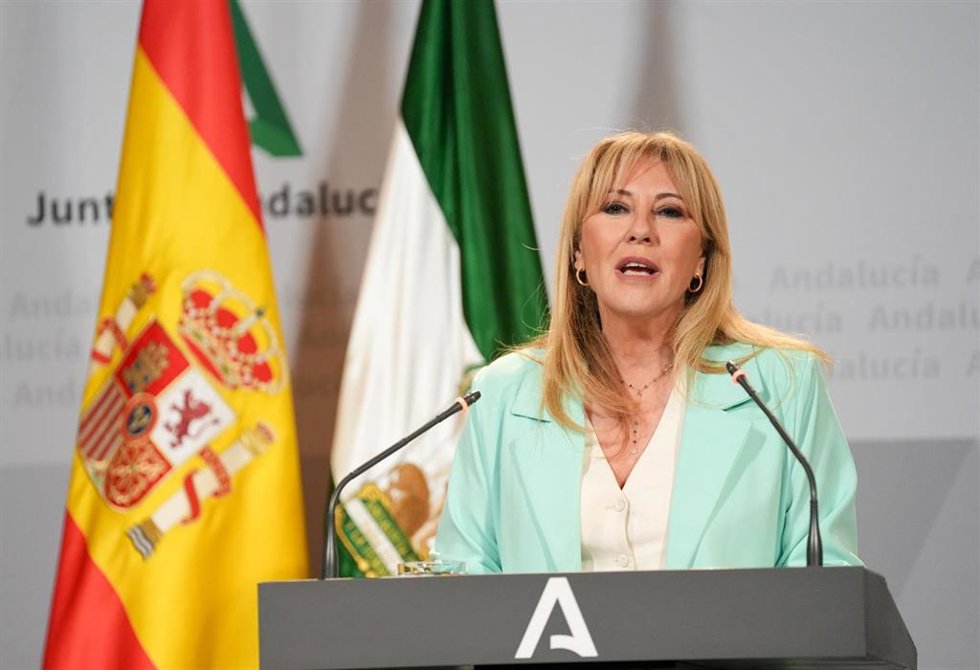 La consejera de Economía, Hacienda, Fondos Europeos y Diálogo Social de la Junta de Andalucía y portavoz del Gobierno, Carolina España, interviene en rueda de prensa posterior al Consejo de gobierno. A 06 de mayo de 2026, en Sevilla (Andalucía, España).