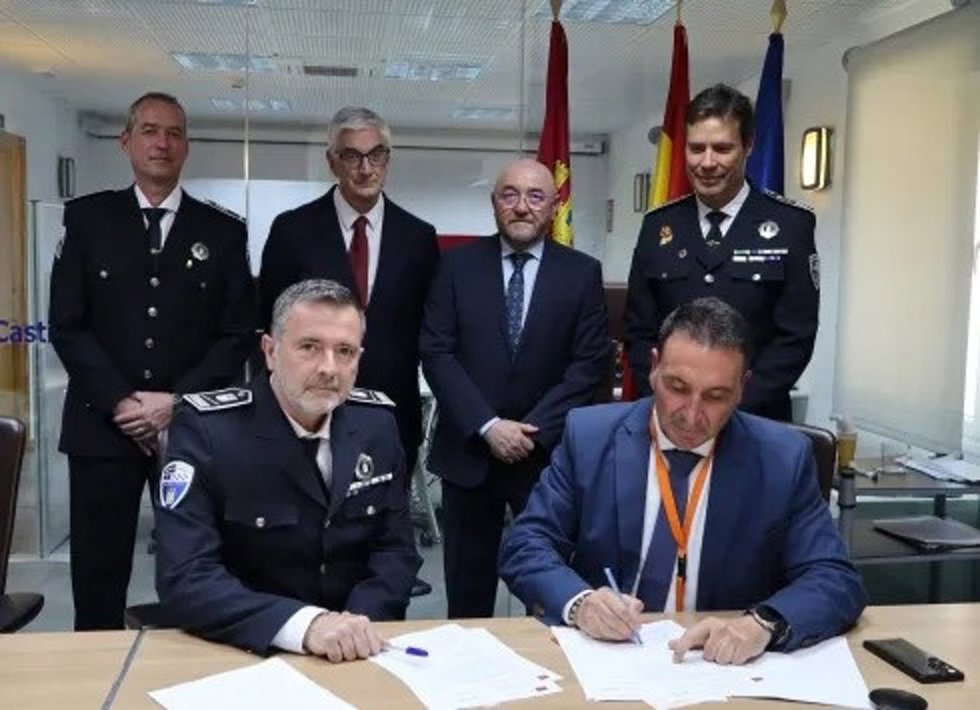 El director general de Protección Ciudadana, Emilio Puig, y el concejal de Seguridad y Movilidad de Albacete, Alberto Reina.