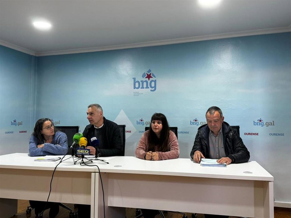 El Grupo Municipal del BNG en el Ayuntamiento de Ourense ofrece una rueda de prensa en el local comarcal para abordar asuntos relacionados con el borrador presupuestario local para 2026