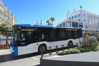 Archivo - Vista de un autobús urbano de Jerez.