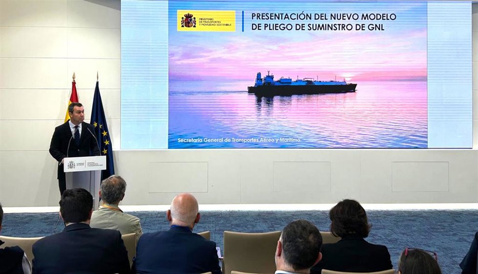 El presidente de Puertos del Estado, Gustavo Santana, en la presentación del modelo unificado de pliego del servicio de suministro de gas natural licuado como combustible a barcos