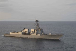 El destructor 'USS Pinckney' de la Armada de Estados Unidos durante el bloqueo a puertos de Irán en el estrecho de Ormuz (archivo)