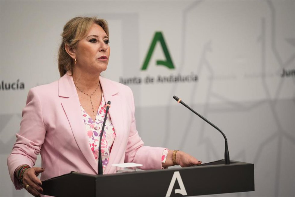 La consejera de Economía, Hacienda, Fondos Europeos y Diálogo Social de la Junta de Andalucía y portavoz del Gobierno, Carolina España, en la rueda de prensa posterior a la reunión semanal del Consejo de gobierno. Imagen de archivo.