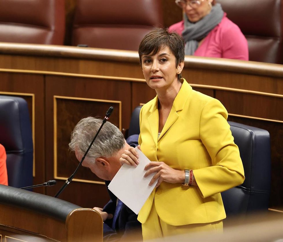 Archivo - La ministra de Vivienda, Isabel Rodríguez, durante una sesión de control al Gobierno