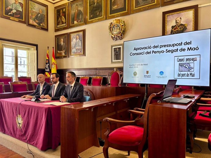 El Consorcio del Acantilado del puerto de Maó acuerda actuaciones a cinco años por valor de 10 millones de euros