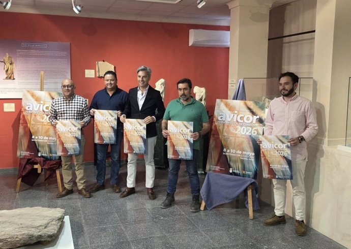 Autoridades en la presentación de Avicor.
