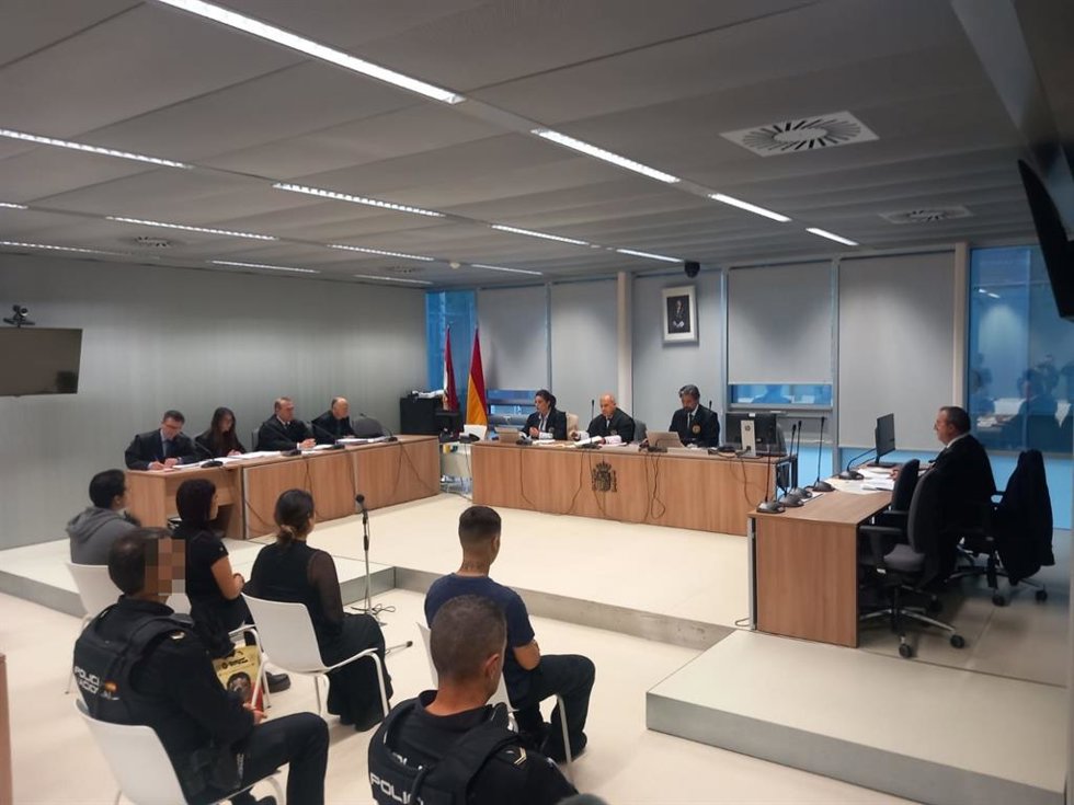 Juicio contra cuatro personas acusadas de retener y golpear a un hombre en un domicilio 'okupado' en Logroño