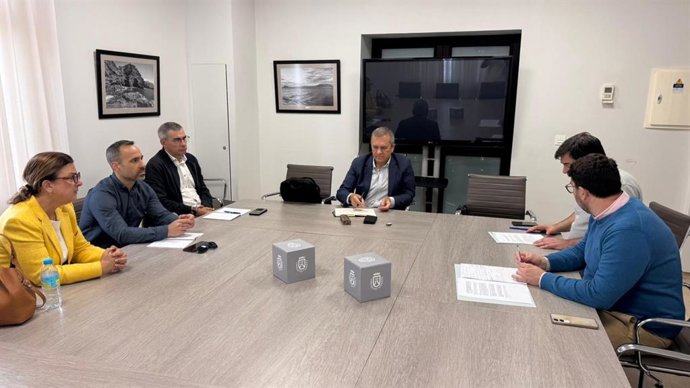 Reunión del consejero de Sector Primario, Valentín González, con representantes de Asaga
