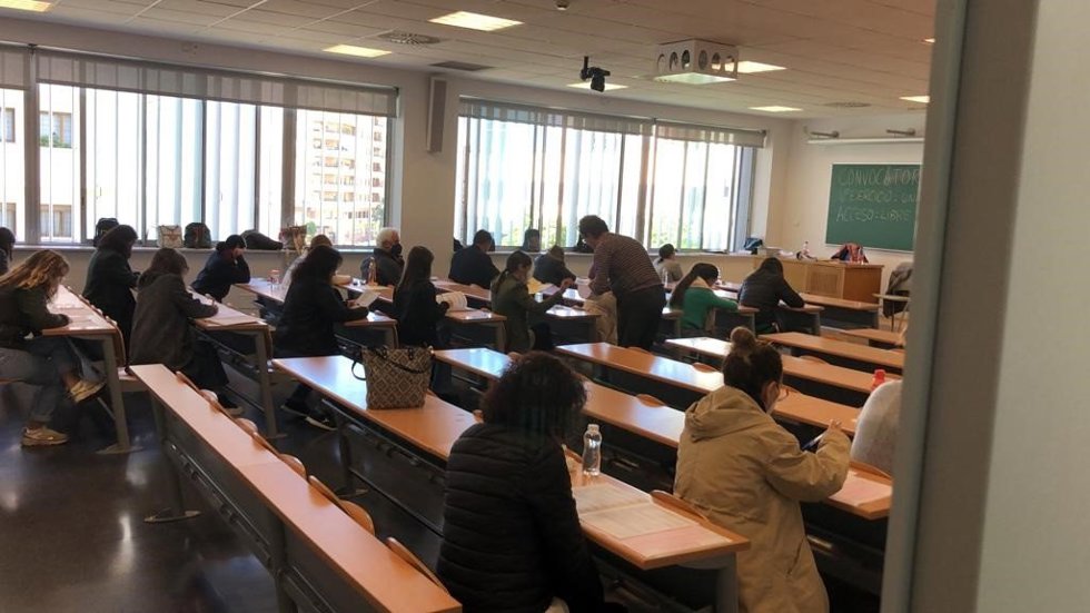 Archivo - La Junta habilita 550 aulas universitarias en 27 sedes repartidas por la región para las oposiciones de administrativo 