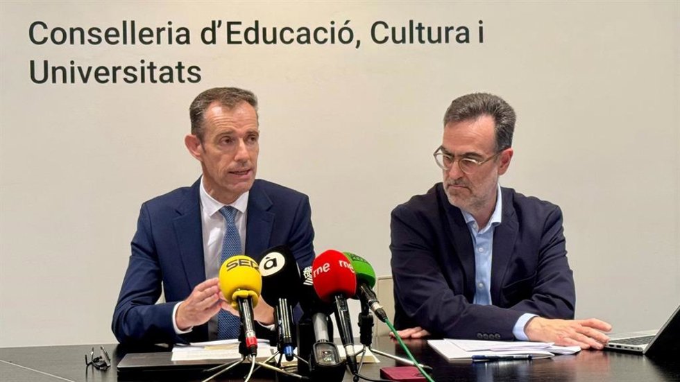 El director general de Centros Docentes, Jorge Cabo, durante la rueda de prensa.
