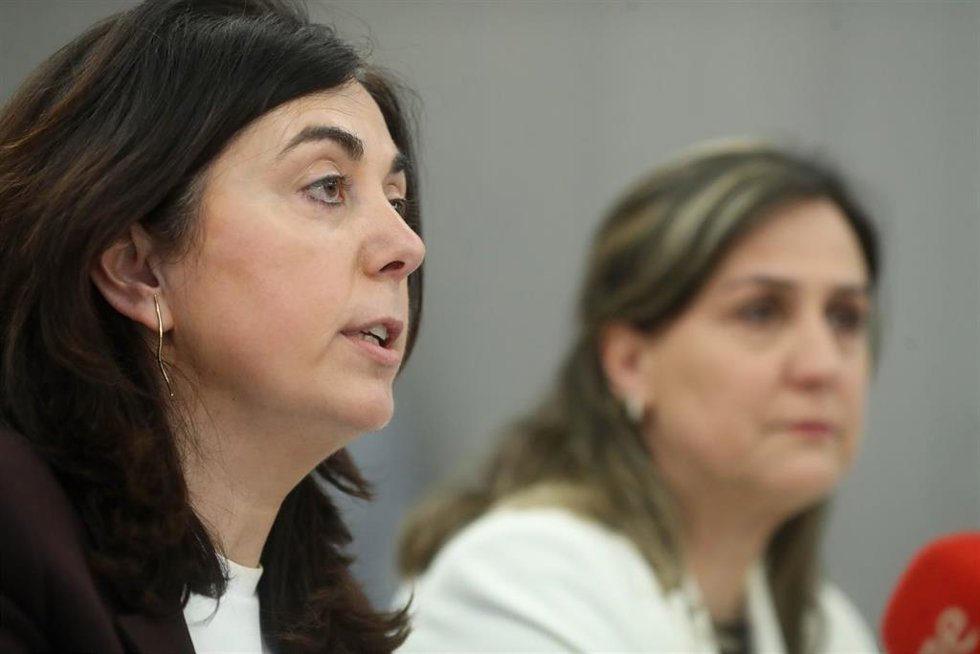 La concejala del PP y futura alcaldesa, Elena Candia, con María Reigosa. Foto de archivo.