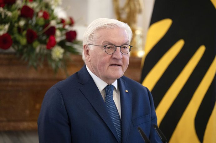Archivo - Arquivo - 12 de fevereiro de 2026, Berlim, Berlim, Alemanha: Frank-Walter Steinmeier durante a entrega dos selos de caridade de 2026 pelo Ministro Federal das Finanças ao Presidente Federal no Palácio de Bellevue. Berlim, 12/02/2026
