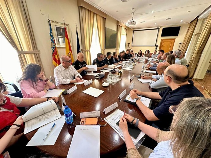 Reunión de coordinación con los organismos e instituciones que participan en la Operación Paso del Estrecho (OPE) de 2026 en el Puerto de Alicante