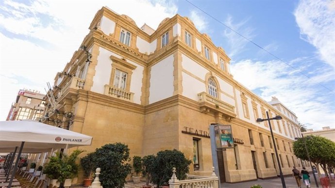 Fachada del Teatro Cervantes de Almería.