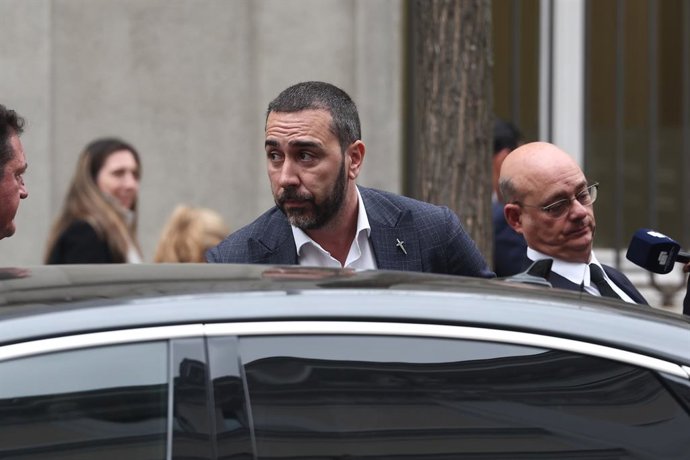 El empresario Víctor de Aldama a su salida del Tribunal Supremo, a 7 de abril de 2026, en Madrid (España). 