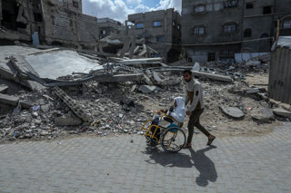 Palestins en la ciutat de Jan Junis, en el sud de la Franja de Gaza (arxiu)