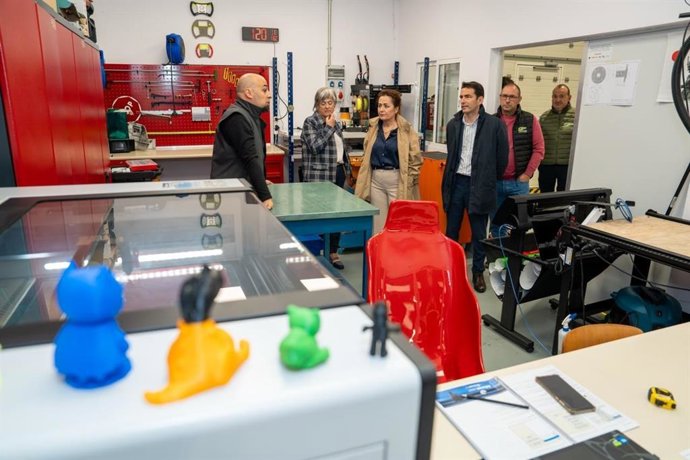 La secretaria general de Formación Profesional del Ministerio de Educación, Formación Profesional y Deportes, Esther Monterrubio, y el delegado del Gobierno, Pedro Casares, visitan el CIFP Número 1