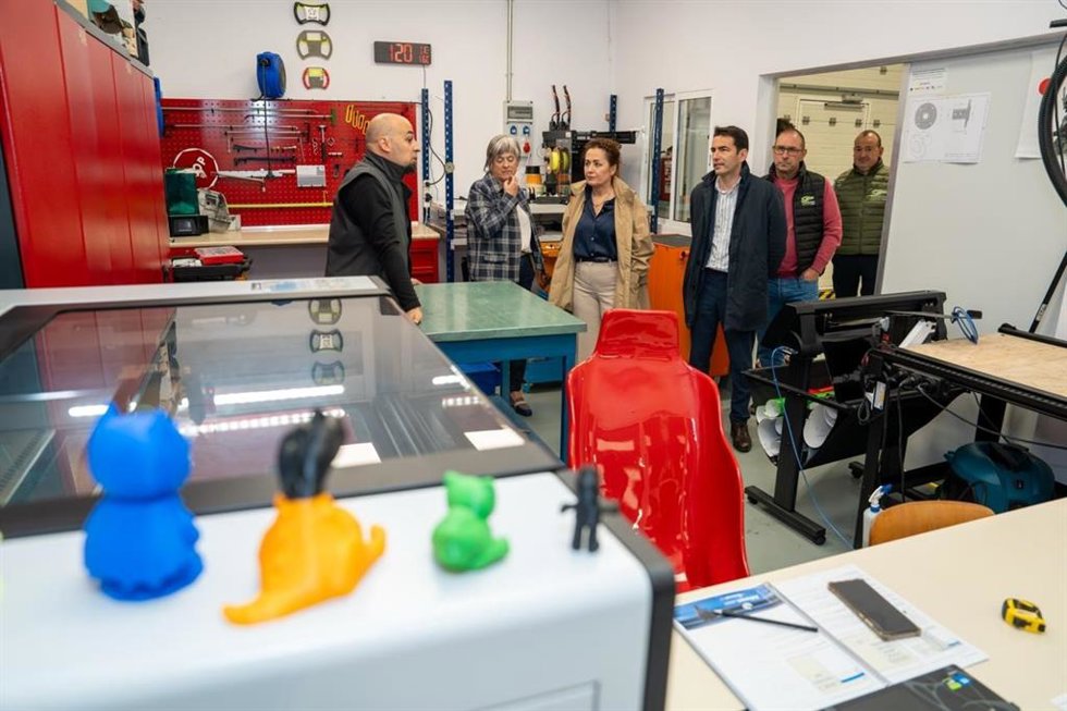 La secretaria general de Formación Profesional del Ministerio de Educación, Formación Profesional y Deportes, Esther Monterrubio, y el delegado del Gobierno, Pedro Casares, visitan el CIFP Número 1