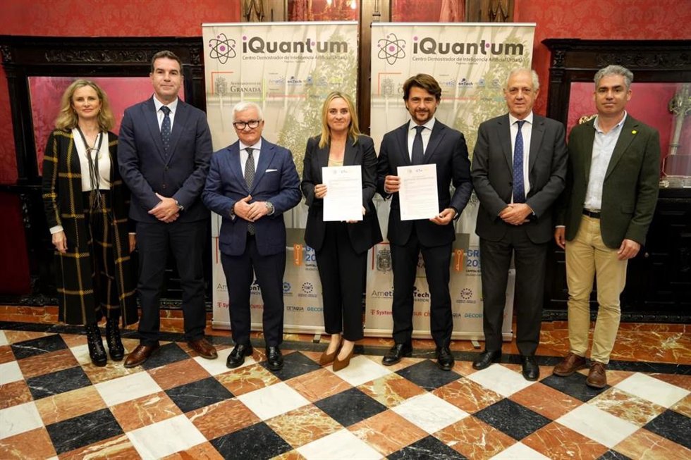 Acto de firma de protocolo entre el Ayuntamiento de Granada y la Fundación Corporación Tecnológica de Andalucía (CTA).