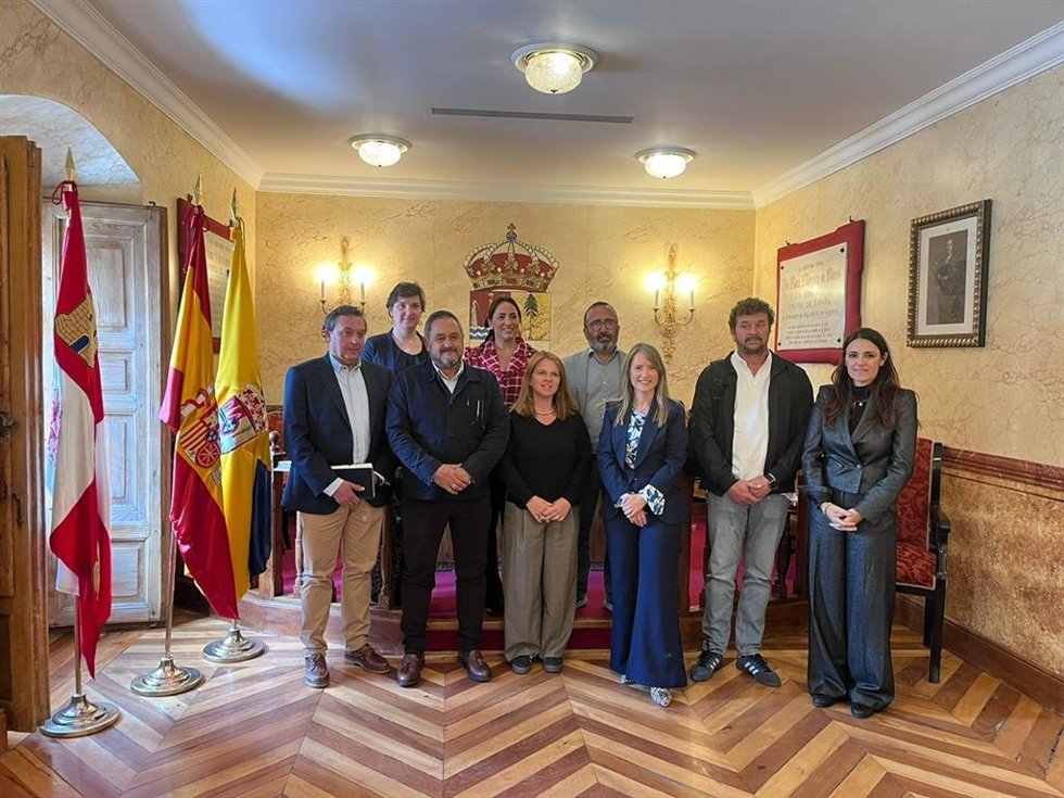 Miembros de la Comisión de Cooperación al Desarrollo y ODS de la Federación Española de Municipios y Provincias (FEMP), que ha tenido lugar en el Real Sitio de la Granja (Segovia).