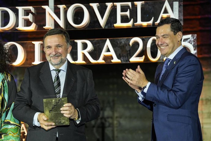 Archivo - Imagen de archivo de la entrega del XXX Premio de Novela Fernando Lara en el Real Alcazar de Sevilla.