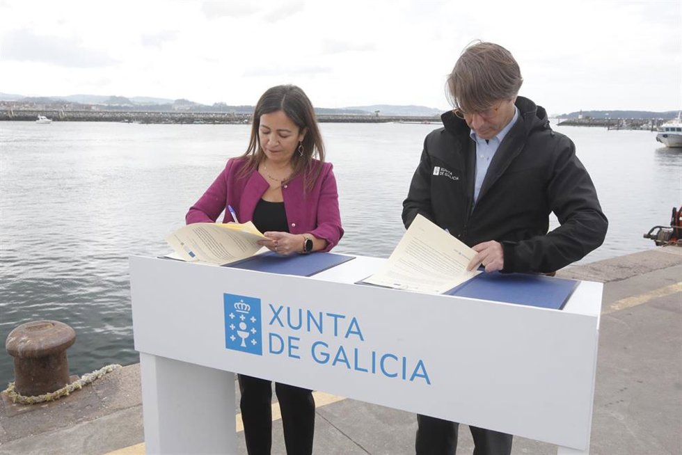 La conselleira do Mar, Marta Villaverde, y el conselleiro de Facenda, Miguel Corgos.