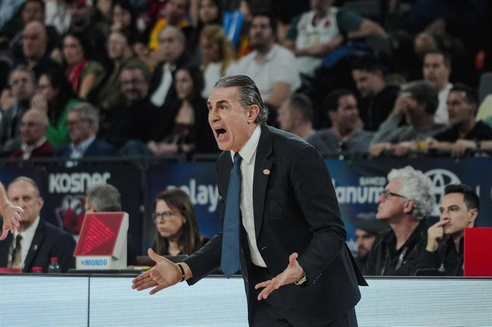 Archivo - El entrenador del Real Madrid Sergio Scariolo durante un partido