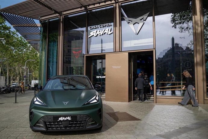Coche modelo Cupra Raval durante la presentación mundial del Cupra Raval, a 9 de abril de 2026, en Barcelona