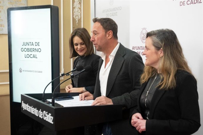 El primer teniente de alcalde del Ayuntamiento de Cádiz, José Manuel Cossi, en rueda de prensa. ARCHIVO.