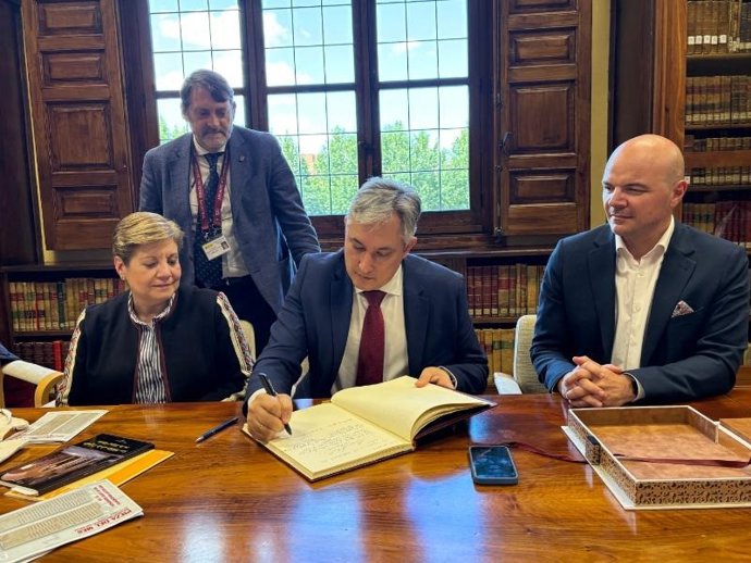 La Fundación San Millán constata el avance del proyecto de digitalización de los fondos emilianenses conservados en el Archivo Histórico Nacional