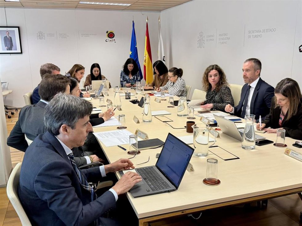 El Gobierno mantiene una tercera reunión con el sector turístico ante la situación en Oriente Próximo.
