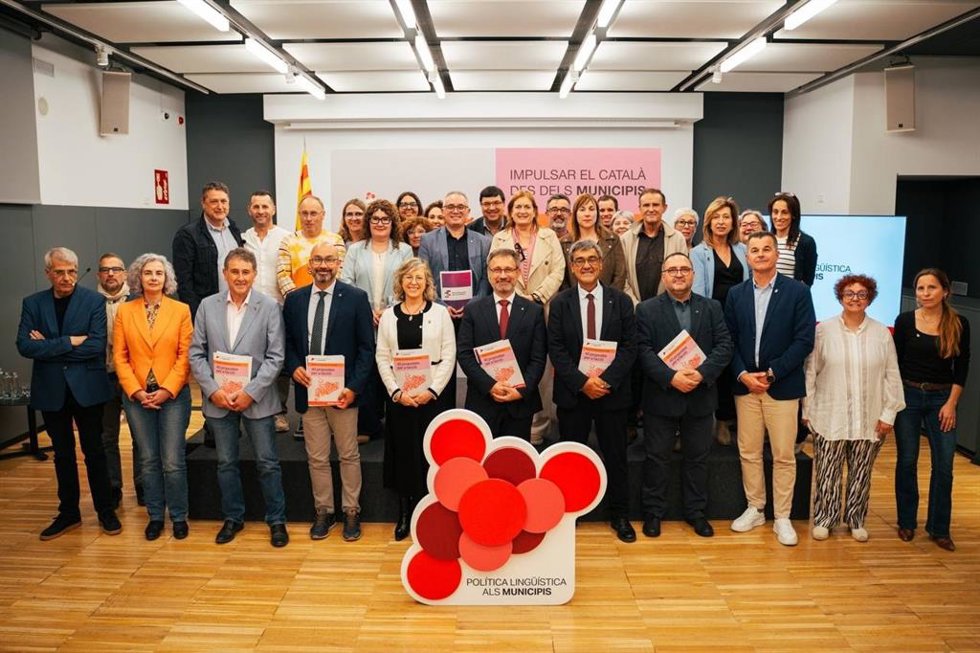El conseller de Política Lingüística de la Generalitat, Francesc Xavier Vila, en un acto con alcaldes en Tortosa