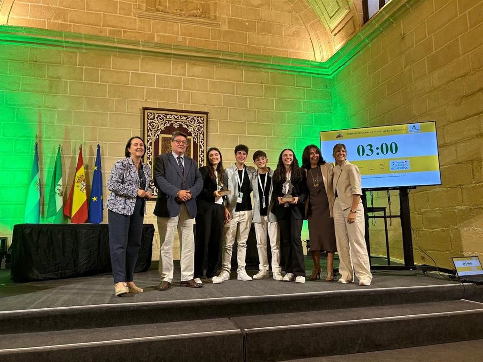 El IES Santa Teresa (Jaén) se proclama campeón del V Torneo de Debate Educativo.