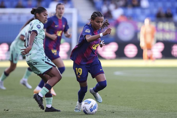 Vicky López, en un partido con el Barça.