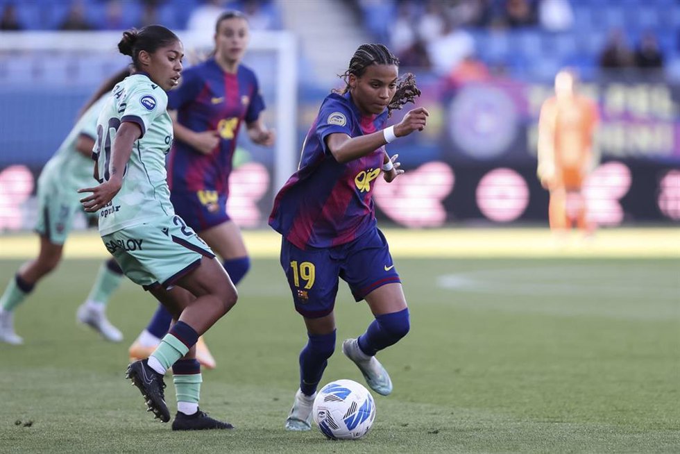 Vicky López, en un partido con el Barça.