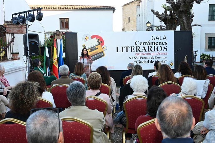 Gala del fallo del XXXVI Premio Cuentos Ciudad de Coria que ha ganado el gaditano Milagros Moisés González