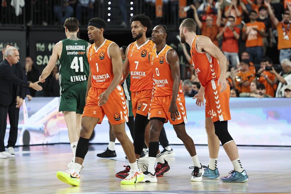 El Valencia Basket salva el primer 'match ball' en el OAKA.