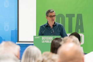 El ministro de la Presidencia, Justicia y Relaciones con las Cortes y secretario de Justicia del PSOE, Félix Bolaños, durante su intervención en un acto de campaña en Roquetas de Mar (Almería).