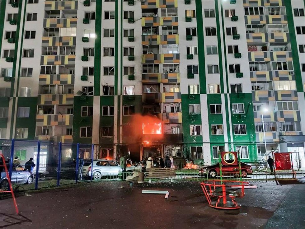 Archivo - Lugar de la explosión en un edificio de apartamentos tras el derribo de un dron de las Fuerzas Armadas de Ucrania por sistemas de defensa aérea rusos en Tver, Rusia