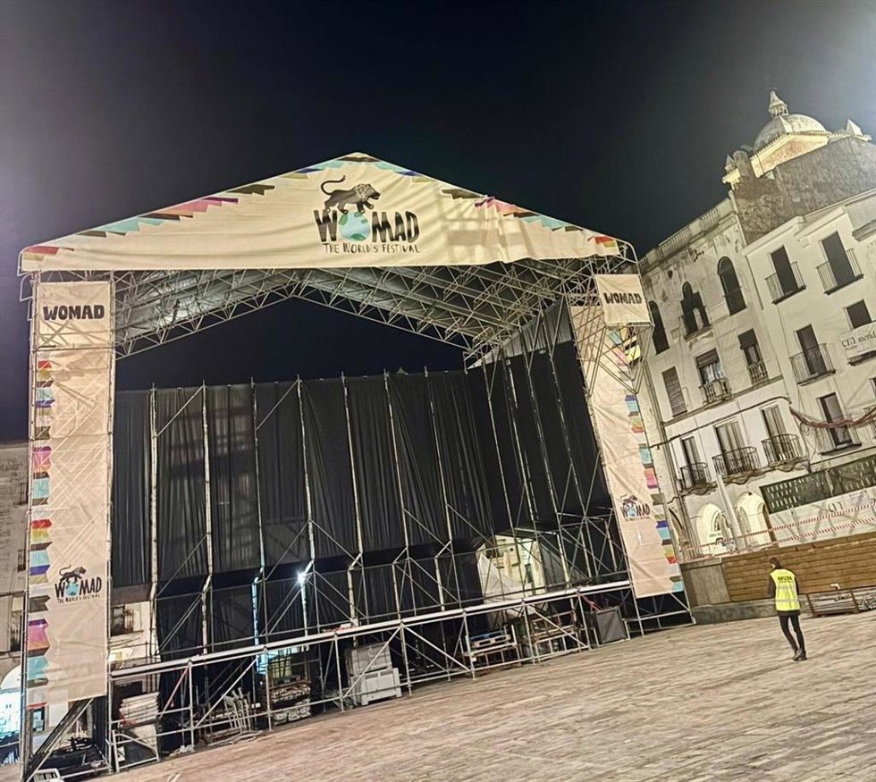 Nuevo escenario del festival Womad instalado en la Plaza Mayor