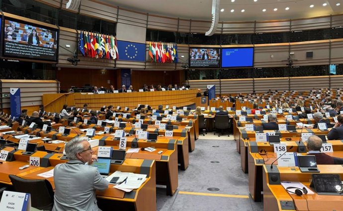 Enmienda evita que el límite de los 150 kilómetros excluya a las islas de proyectos europeos de cooperación.