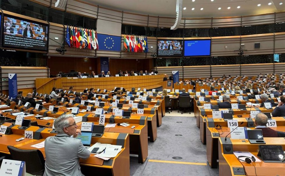 Enmienda evita que el límite de los 150 kilómetros excluya a las islas de proyectos europeos de cooperación.